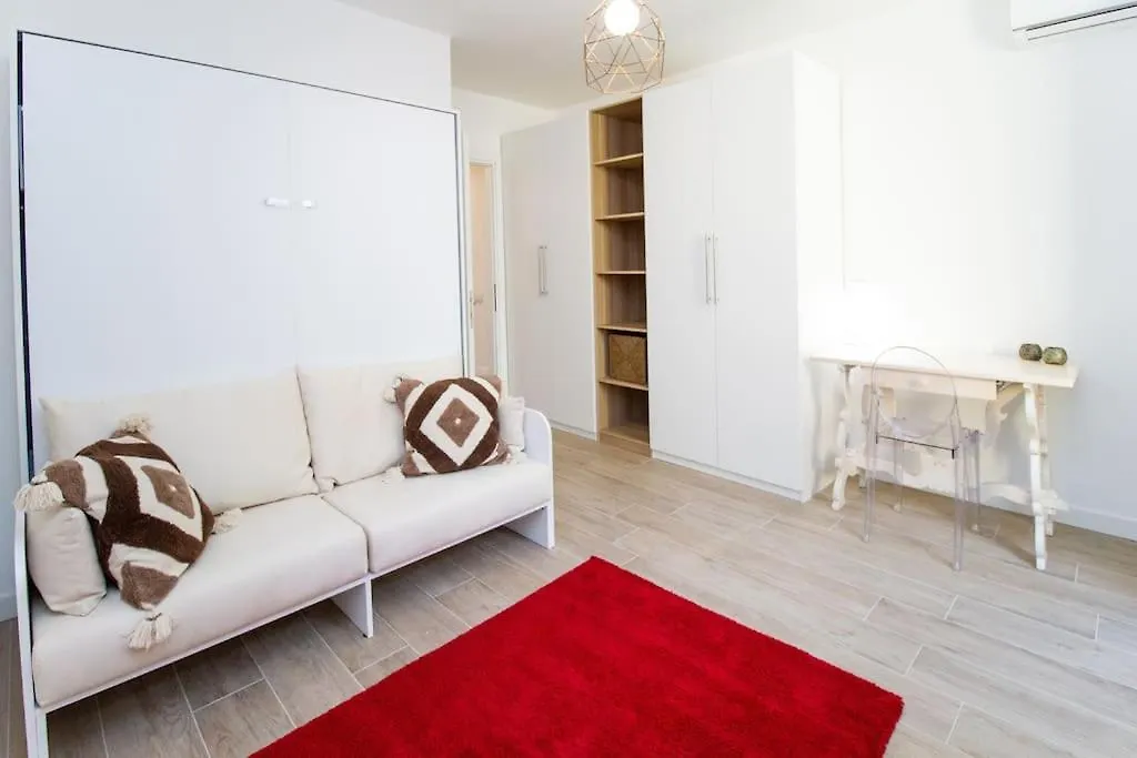 Palm Apartment Milan 0*,  Italy